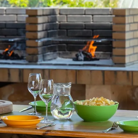 Le Domaine De Saint Orens, Linge Inclus Et Piscine En Saison מלון דירות 3*