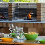 Le Domaine De Saint Orens, Linge Inclus Et Piscine En Saison Апарт-отель 3*